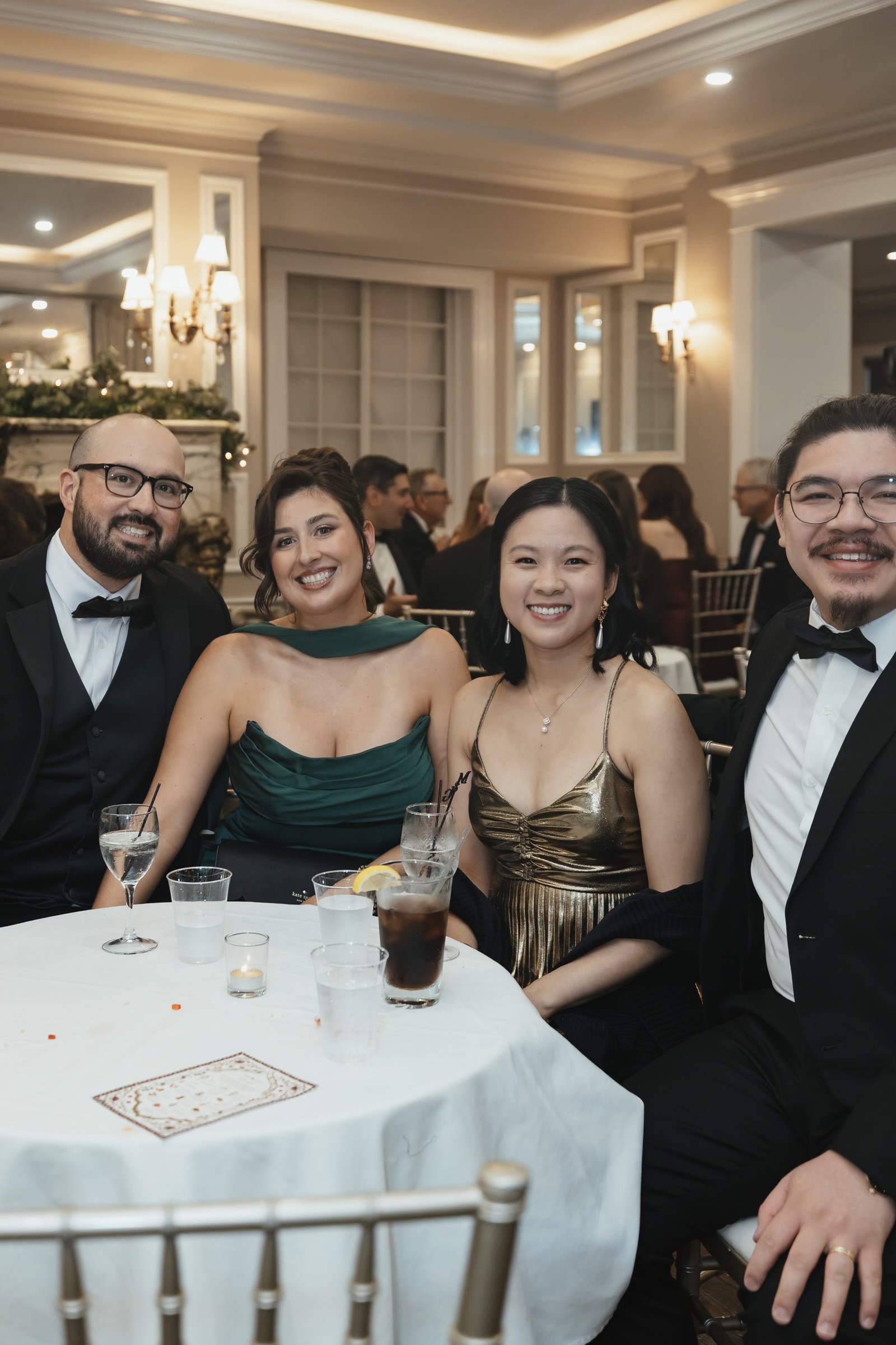 Guests enjoying Giovanna and Milad’s cocktail hour